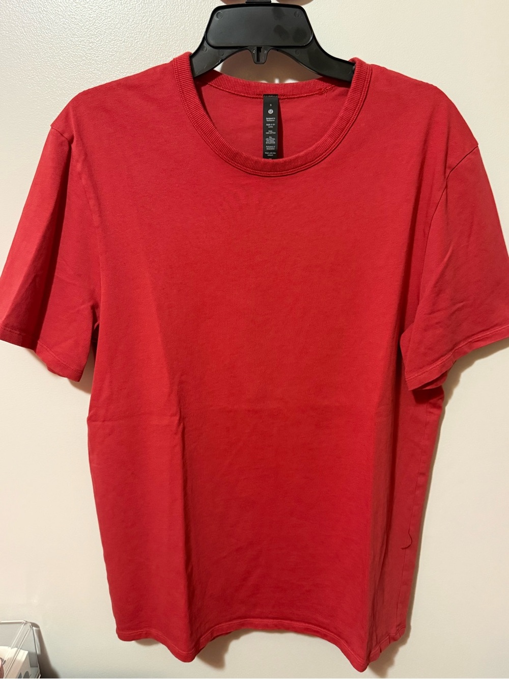 lululemon athletica Men's Red Crew Neck Short Sleeve Tee